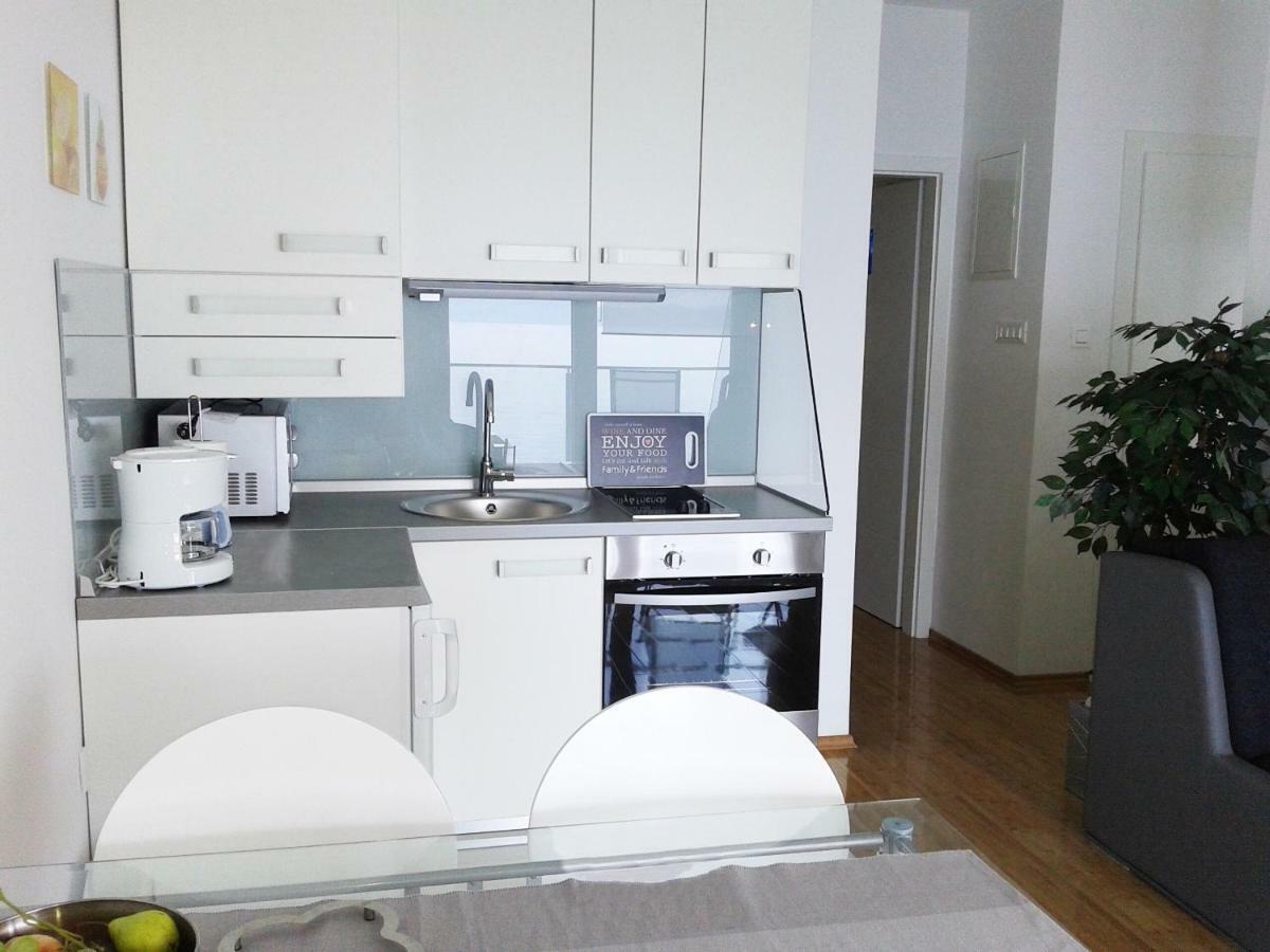 Apartment Sol - 5M From The Sea Drasnice Exterior foto
